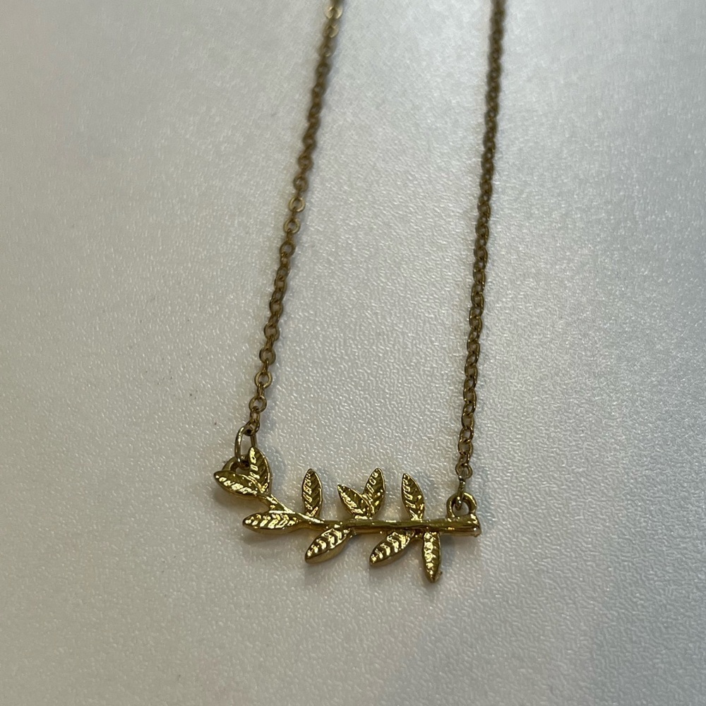 Gold Leaf Pendant Necklace